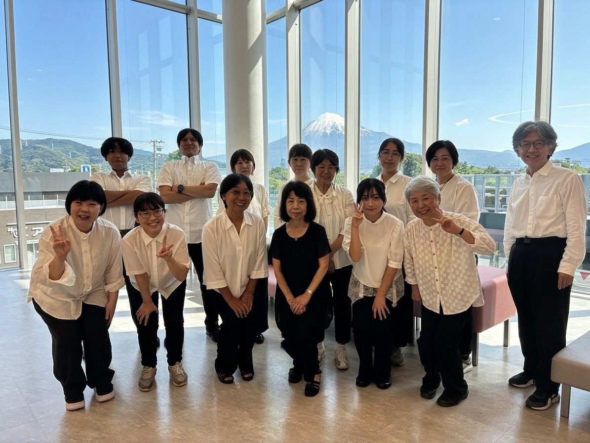 富士山を背に、夏の名曲を届けてきました